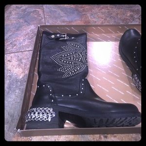 Donald Pliner Calf Boots