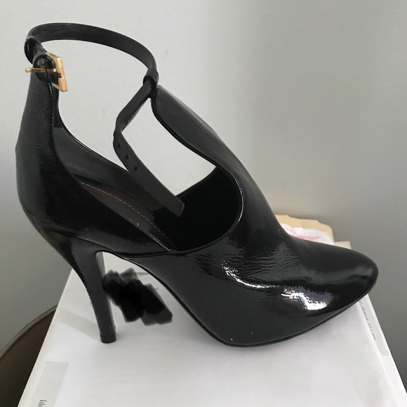Gucci Patent Leather Heels - Picture 2 of 5