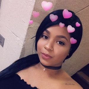 Meet your Posher, Yaneiris