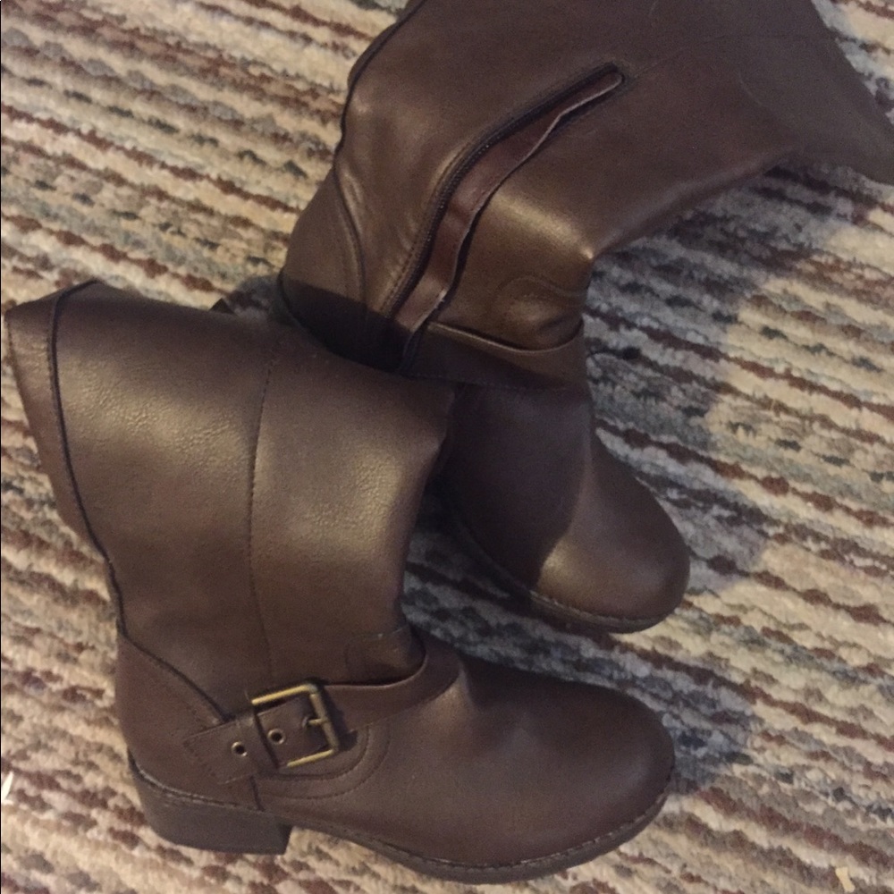 BRAND NEW- Brown Boots
