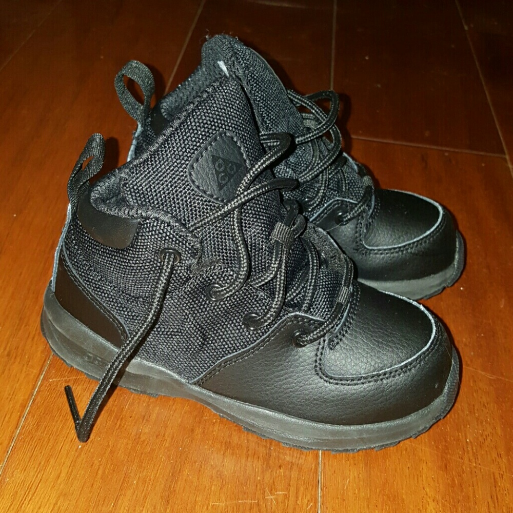 Boys Black Nike Boots (Preschool)