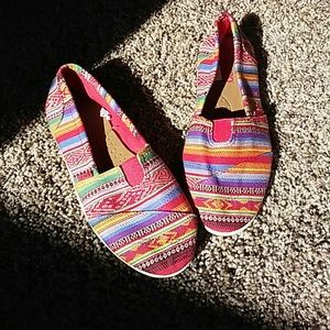 Bongo patterned slip ons size 7