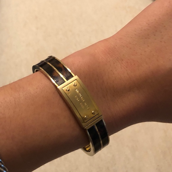 Michael Kors Tortoise Hinge Bracelet - Picture 4 of 7