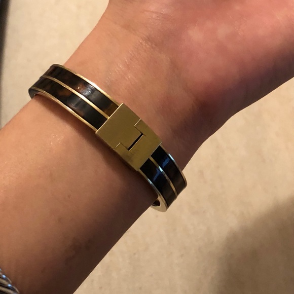 Michael Kors Tortoise Hinge Bracelet - Picture 6 of 7