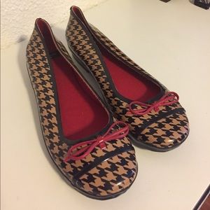 Kate Spade Élégante rain flat shoes.