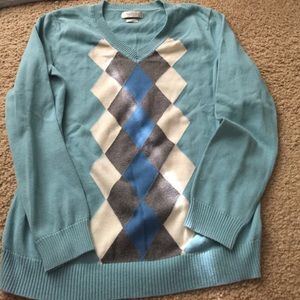 A women’s small Lightweight sweater from VanHeusen