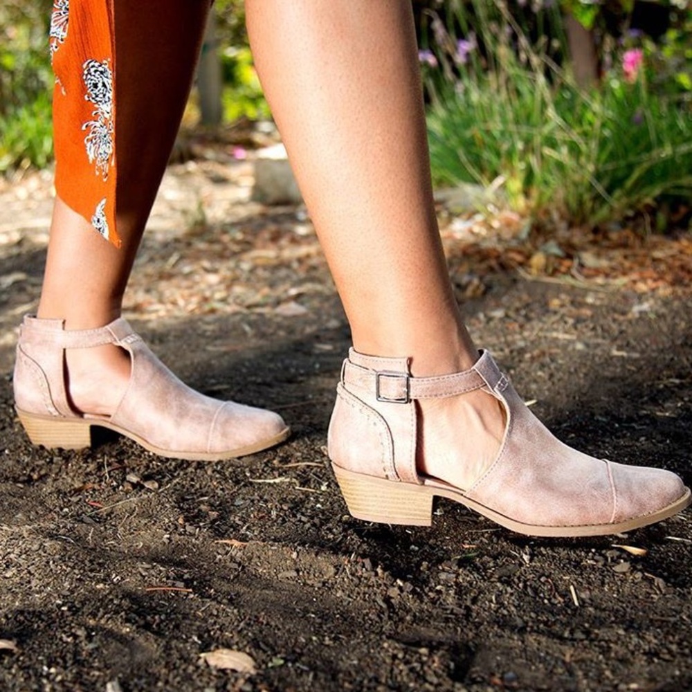 Last Size 8. Warm taupe booties - Picture 5 of 6