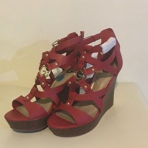Red wedge shoes