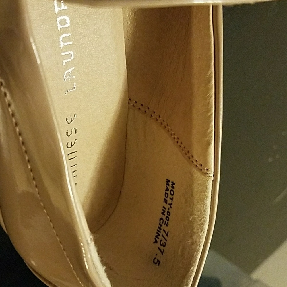 Shoes - Picture 4 of 5