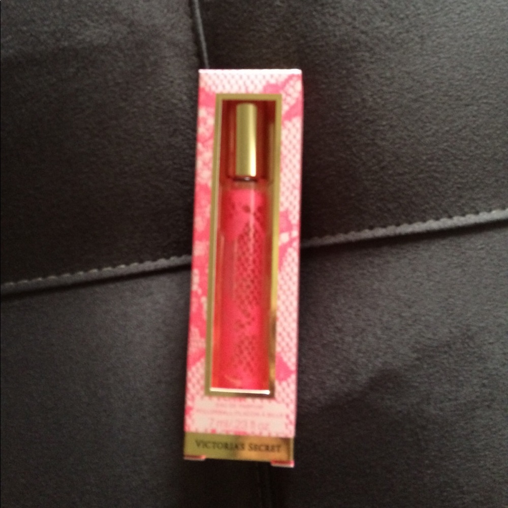 🌟SOLD Victoria’s Secret roll on perfume CRUSH