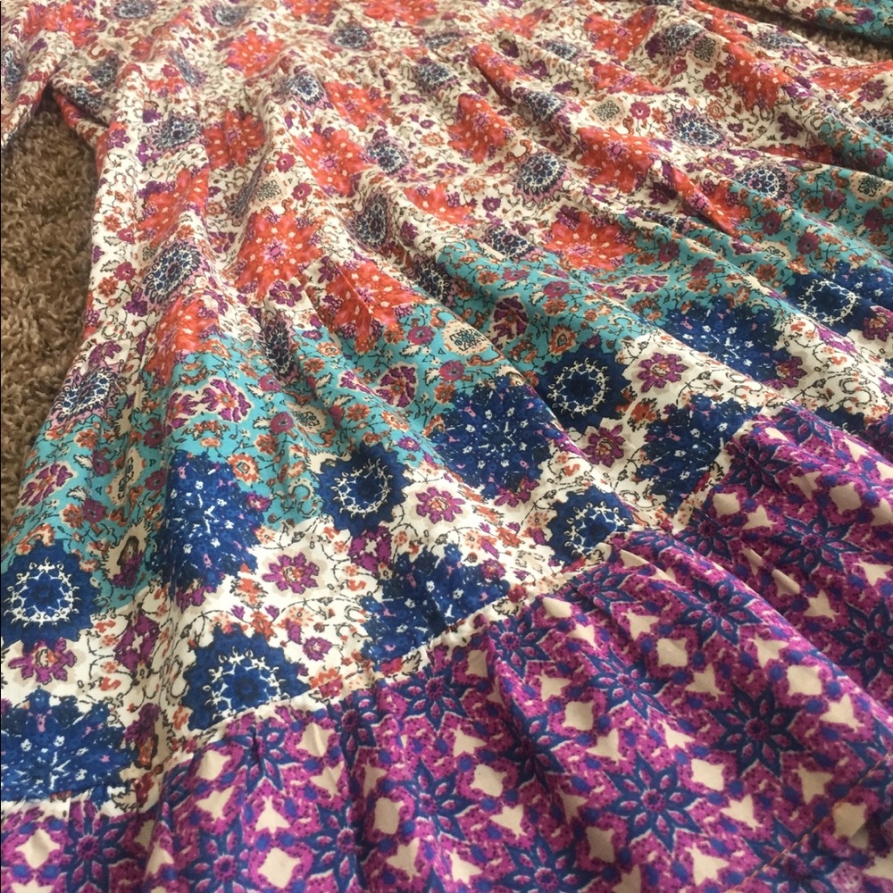 Geometric Floral Patterned Mini Dress - Picture 2 of 3