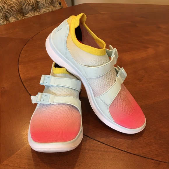 Nike Shoes - 💥FINAL SALE💥NIKE AIR SNEAKERS