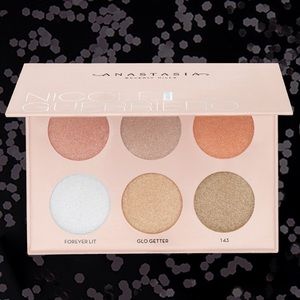 Anastasia Nicole Guerriero Glow Kit