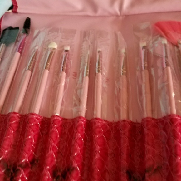 1 left ~Clutch /makeup bag /brush set - Picture 1 of 7
