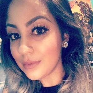 Meet your Posher, Yesenia