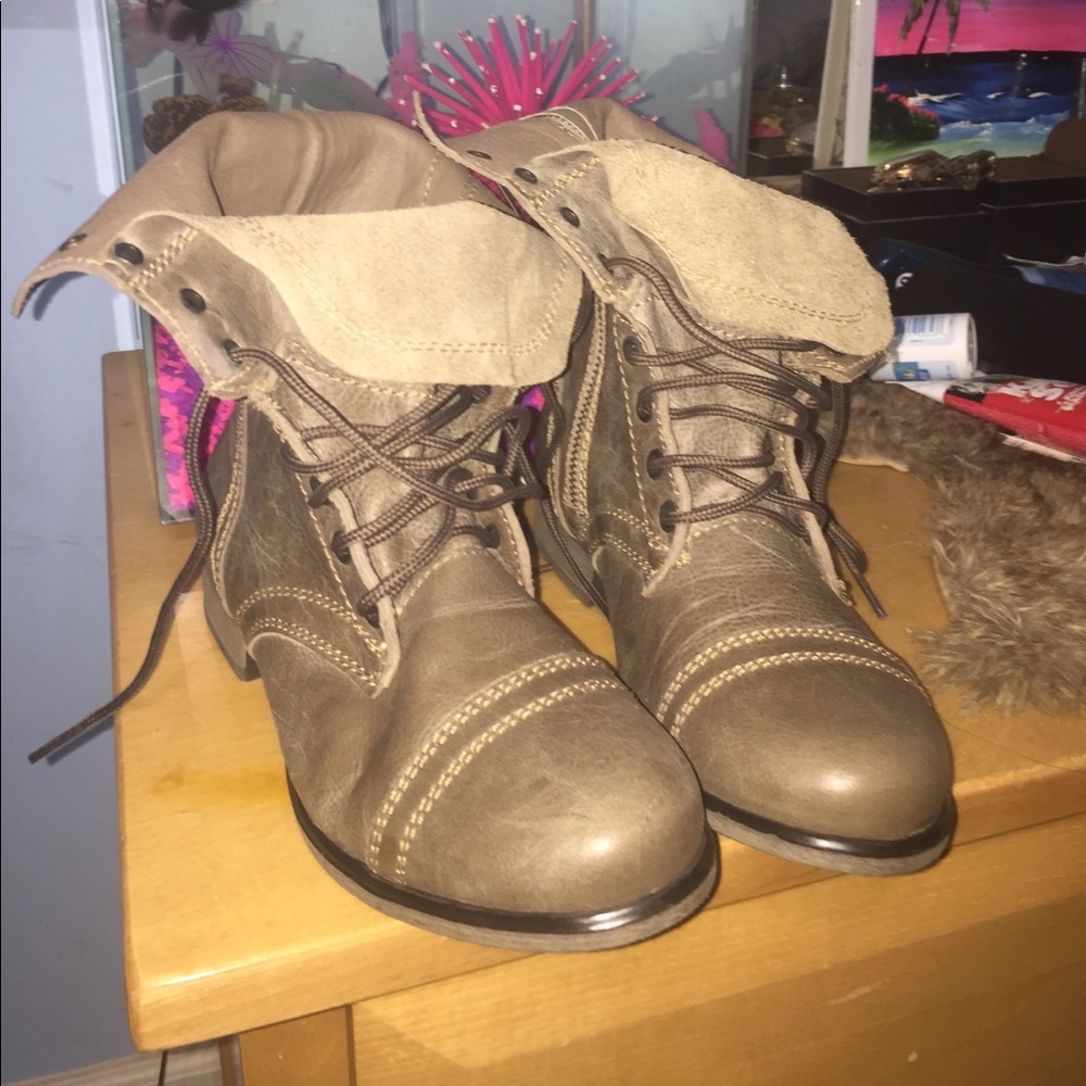 Steve Madden ! WORN ONCE! Will negotiate price ...