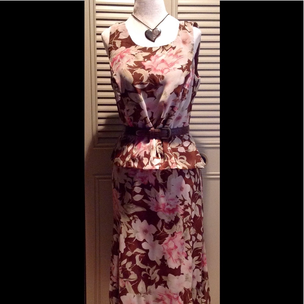 Two piece polyester, floral set.