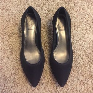 Black Pointed Toe Kitten Heels