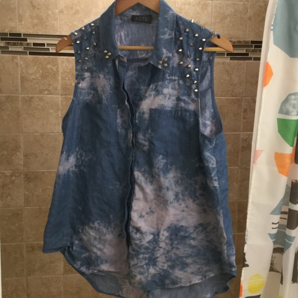 ASTR Split Back Button Down