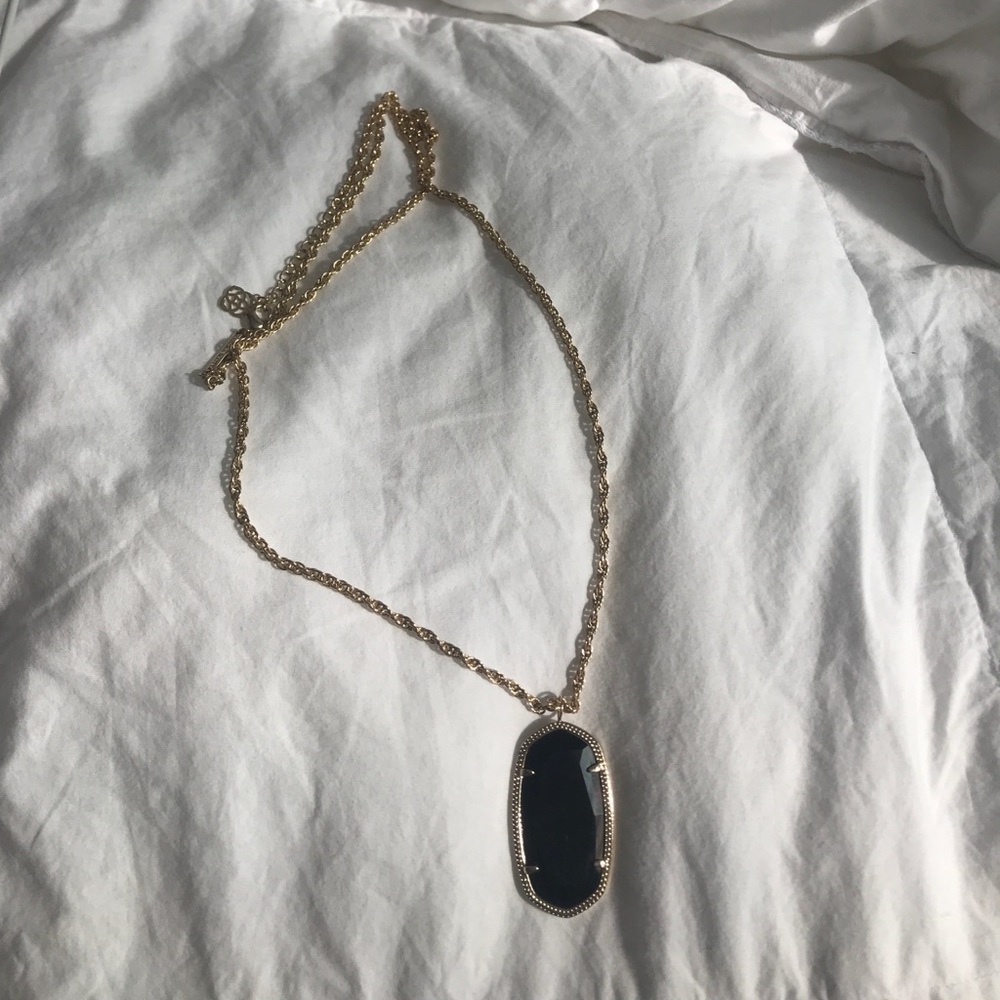 Kendra Scott necklace