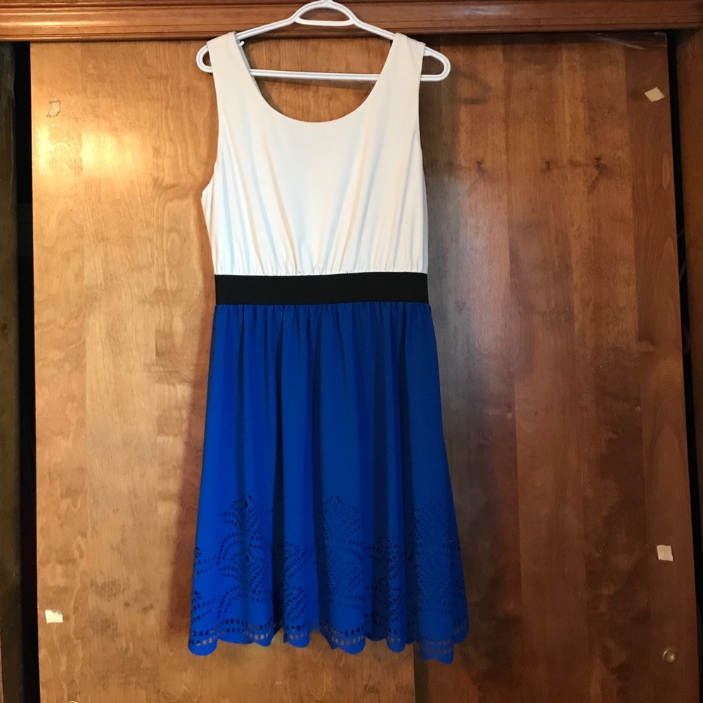 Sleeveless dress blue black white