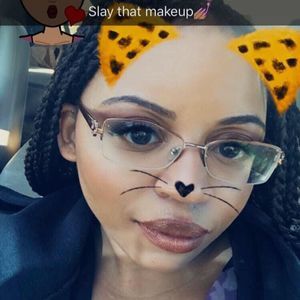 Meet your Posher, Laura