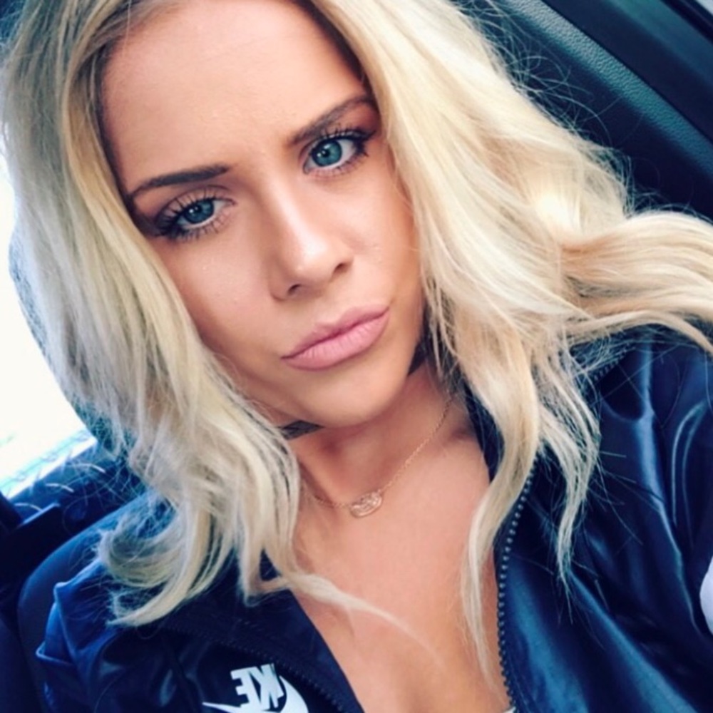 Meet your Posher, Lauren