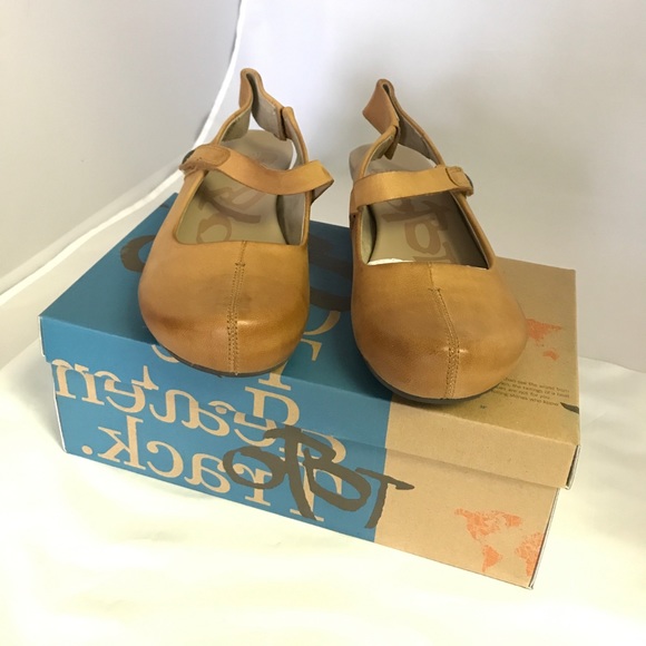 New! OTBT Springfield Clog - Cashew - Picture 3 of 4