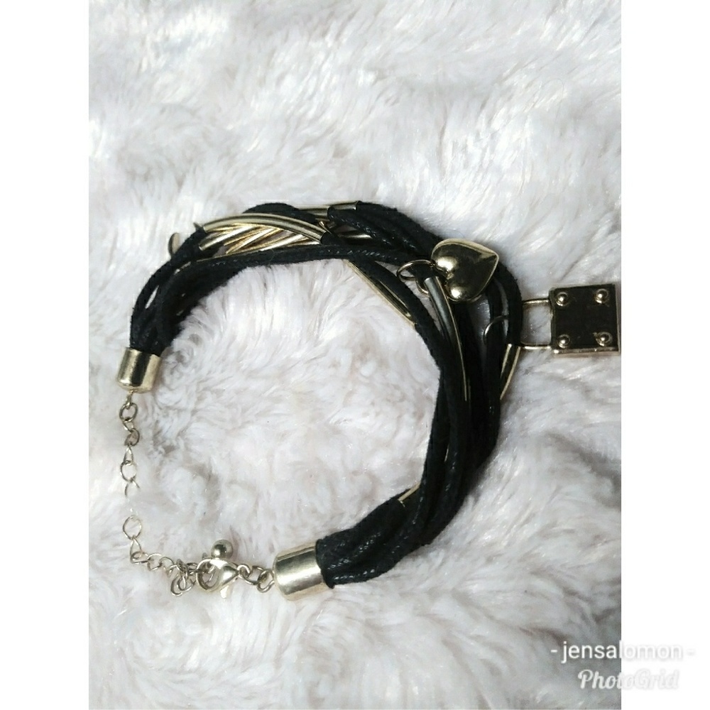 Black charm braclette