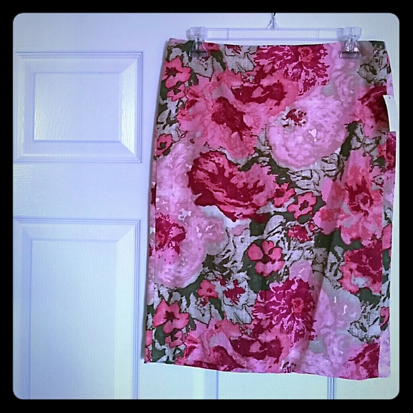 Talbot's Pink  Floral Pencil Skirt (box#9) - Picture 1 of 7