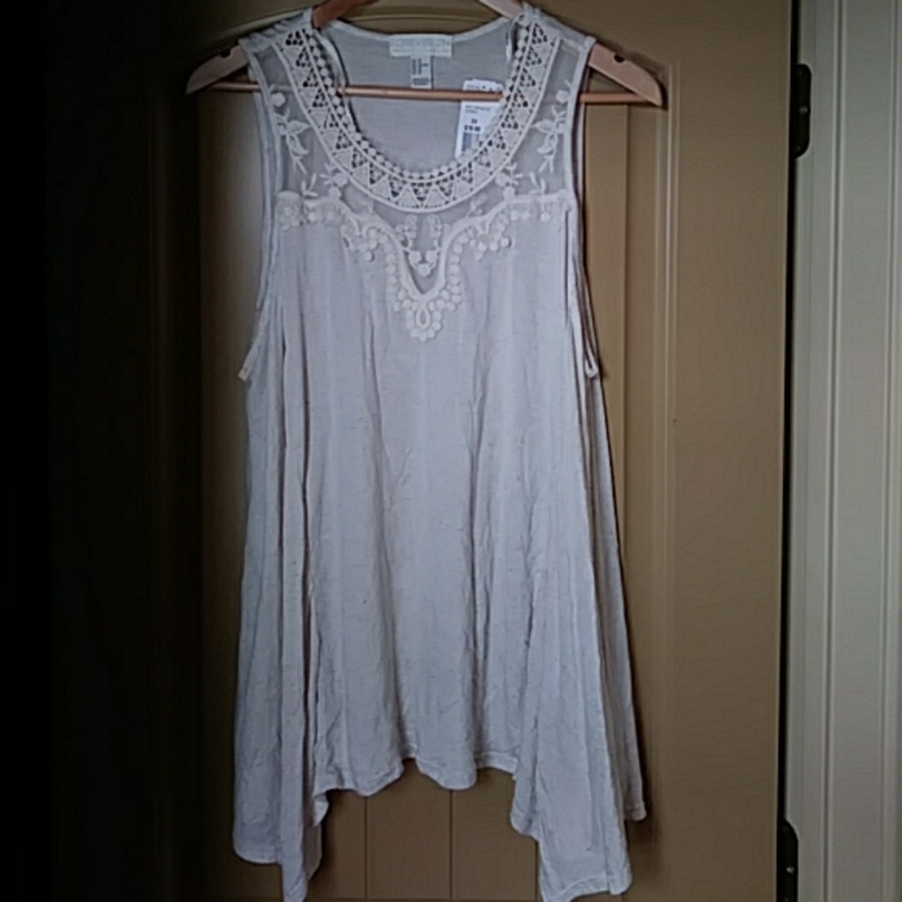 New!! Sleeveless Top