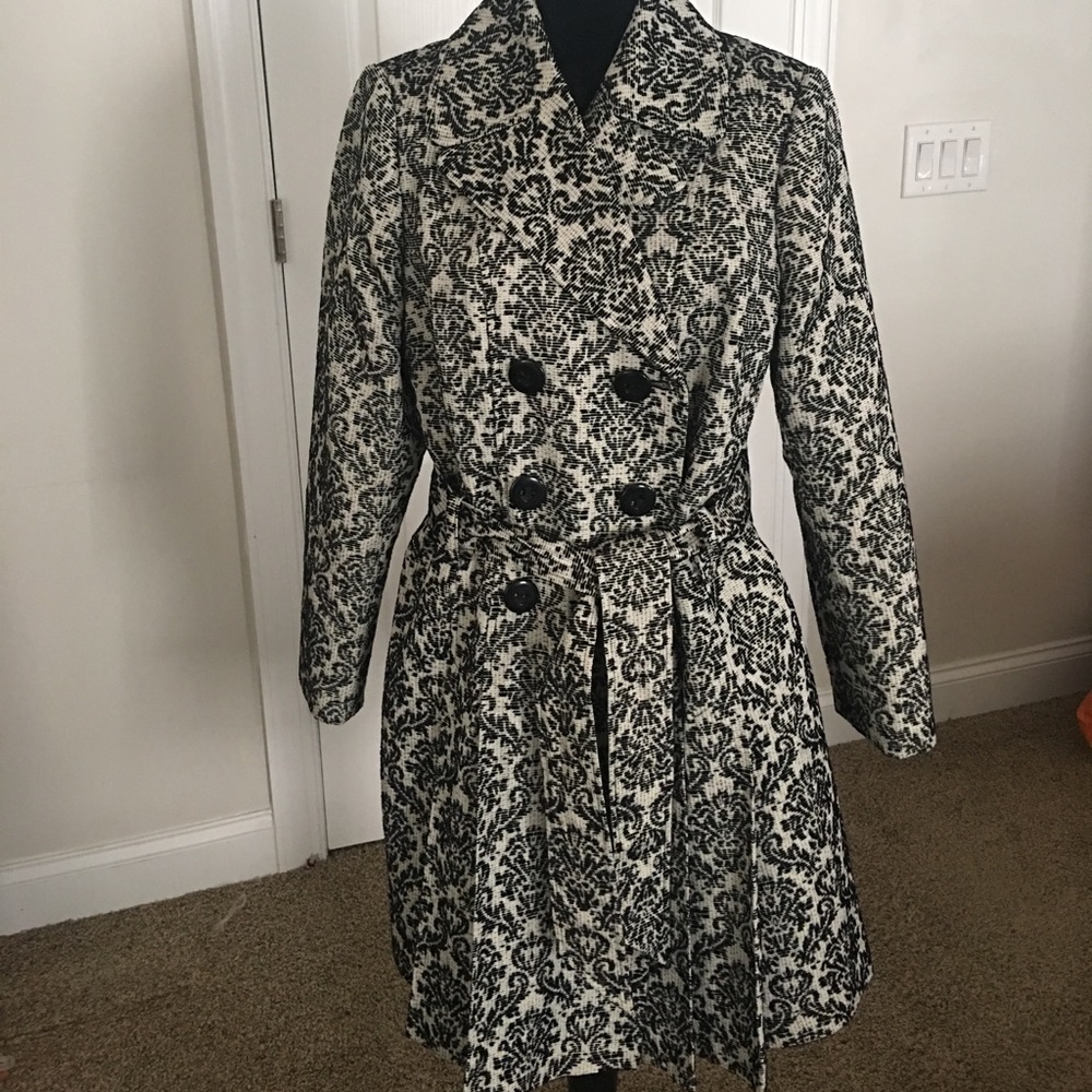 Super cute double breasted coat !