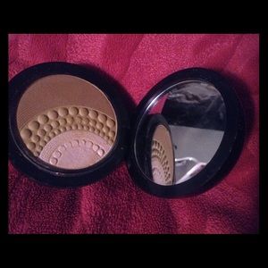 KIKO illuminating Bronzer