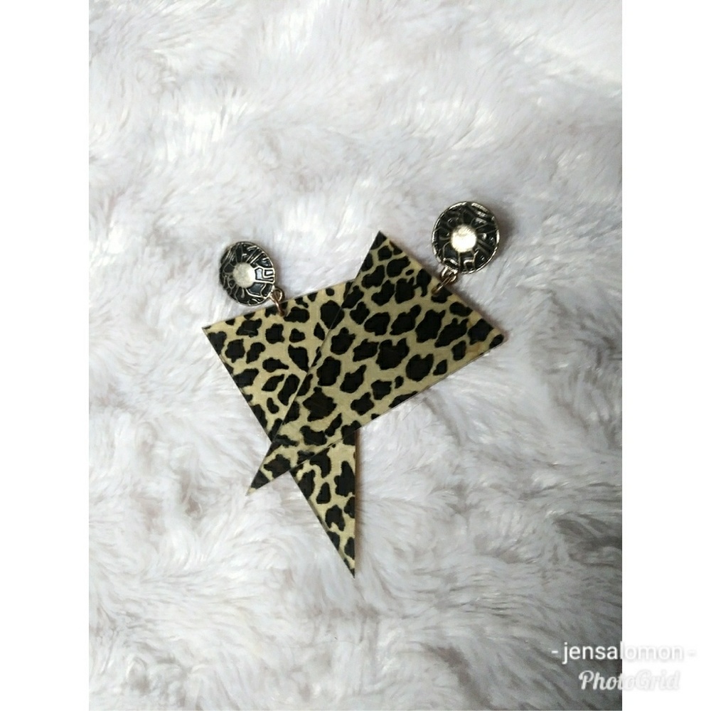 Vintage cheetah dangle earings