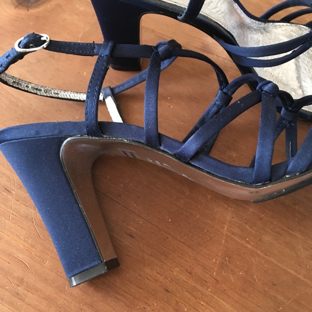 Adrianna Papell size 8.5 dress shoe.