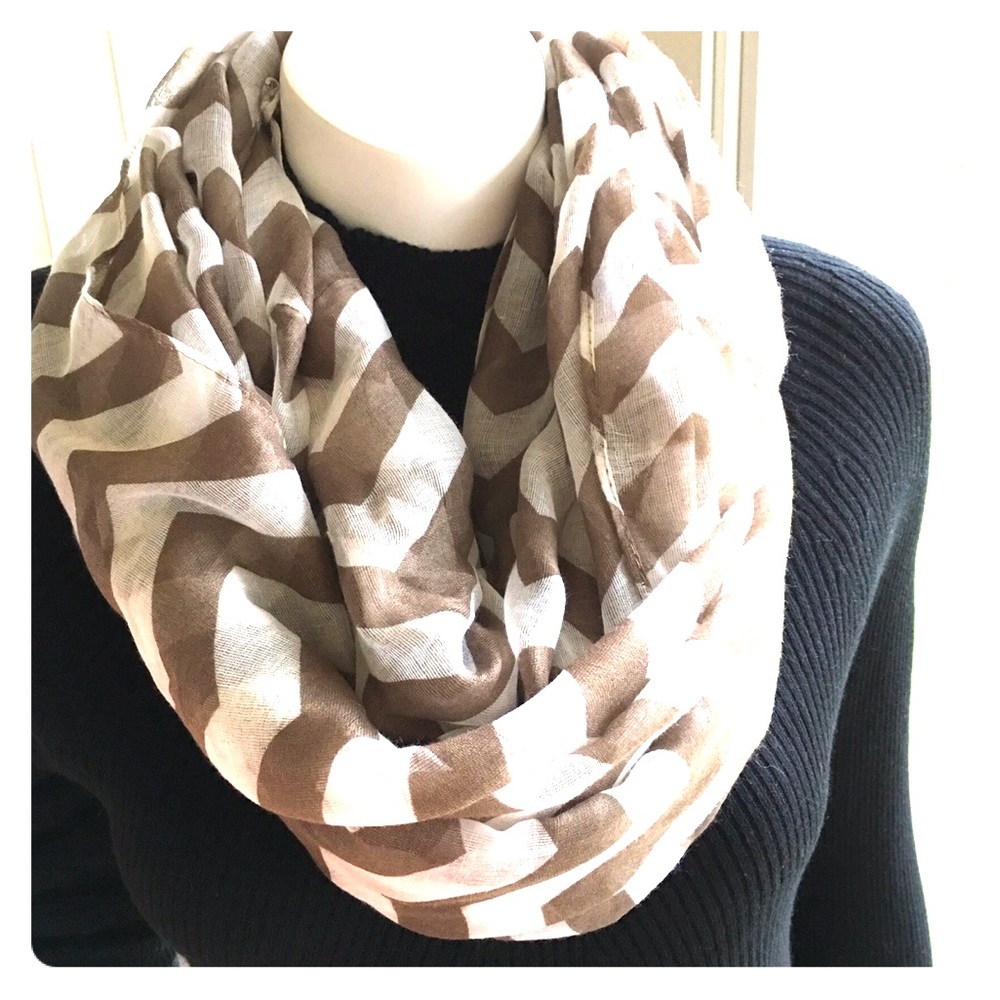 Tan white chevron infinity scarf - Picture 1 of 3