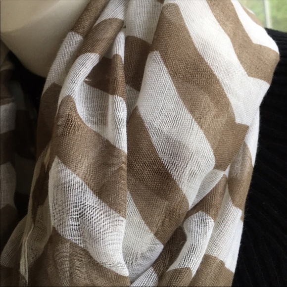 Tan white chevron infinity scarf - Picture 2 of 3