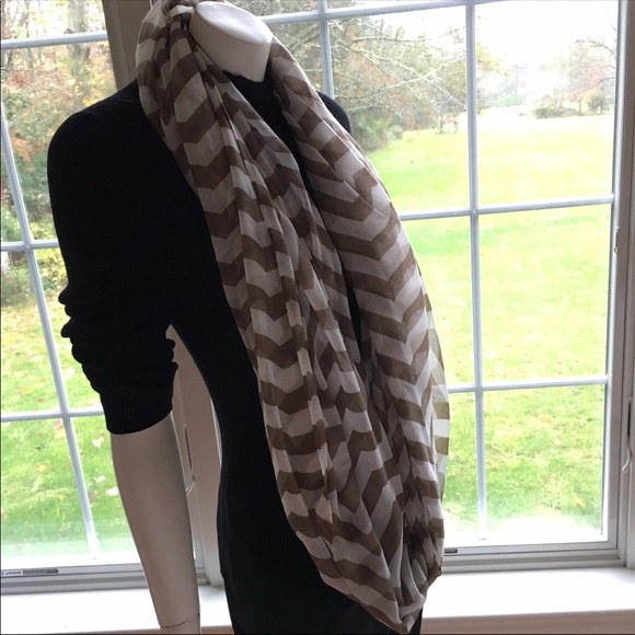 Tan white chevron infinity scarf - Picture 3 of 3