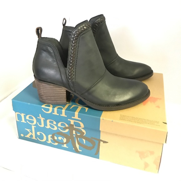 New! OTBT Venture Ankle Bootie - Black Leather - Picture 2 of 5