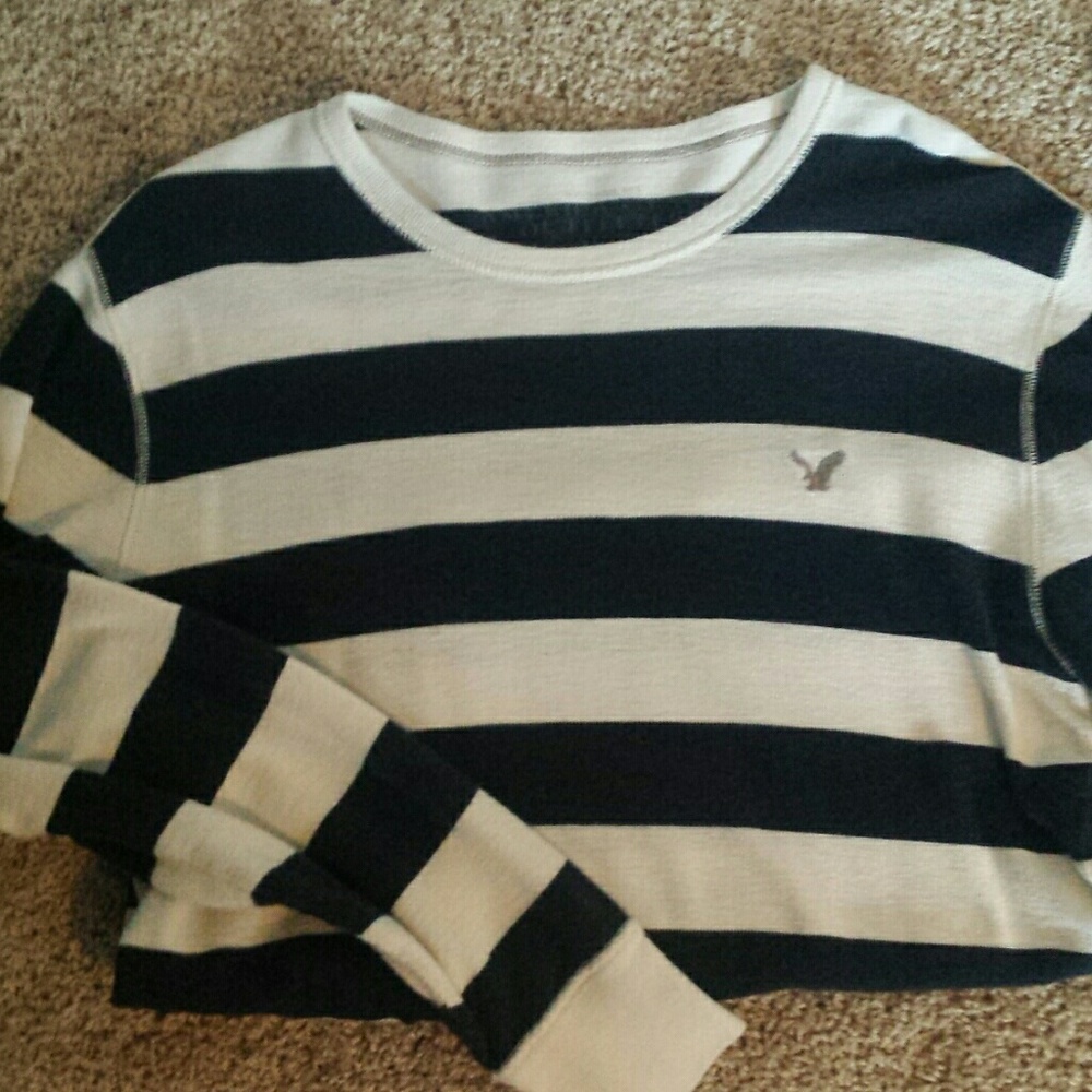 AE Men's long sleeved pull over shirt