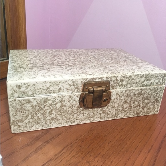 Vintage Jewelry Box - Picture 2 of 7
