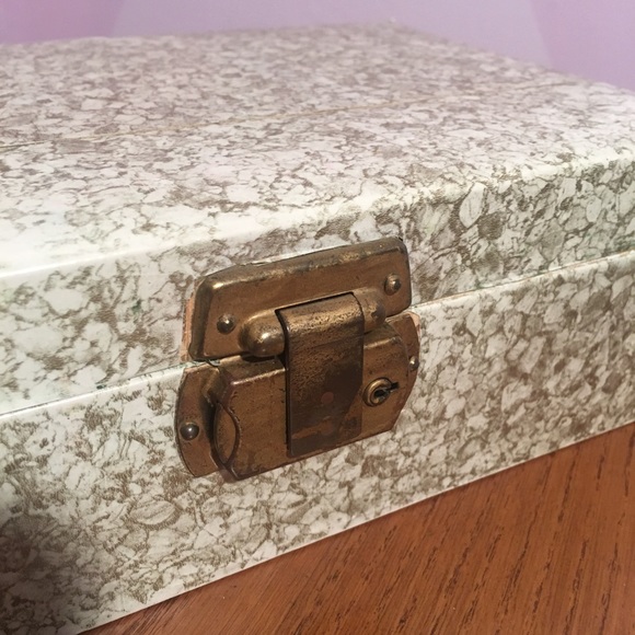 Vintage Jewelry Box - Picture 3 of 7