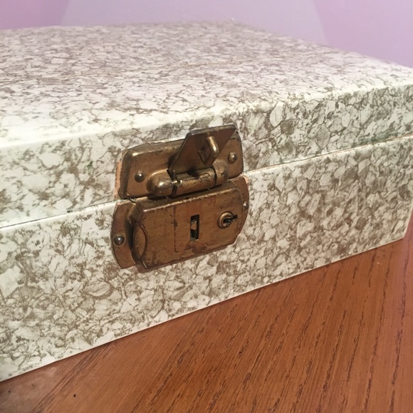 Vintage Jewelry Box - Picture 4 of 7