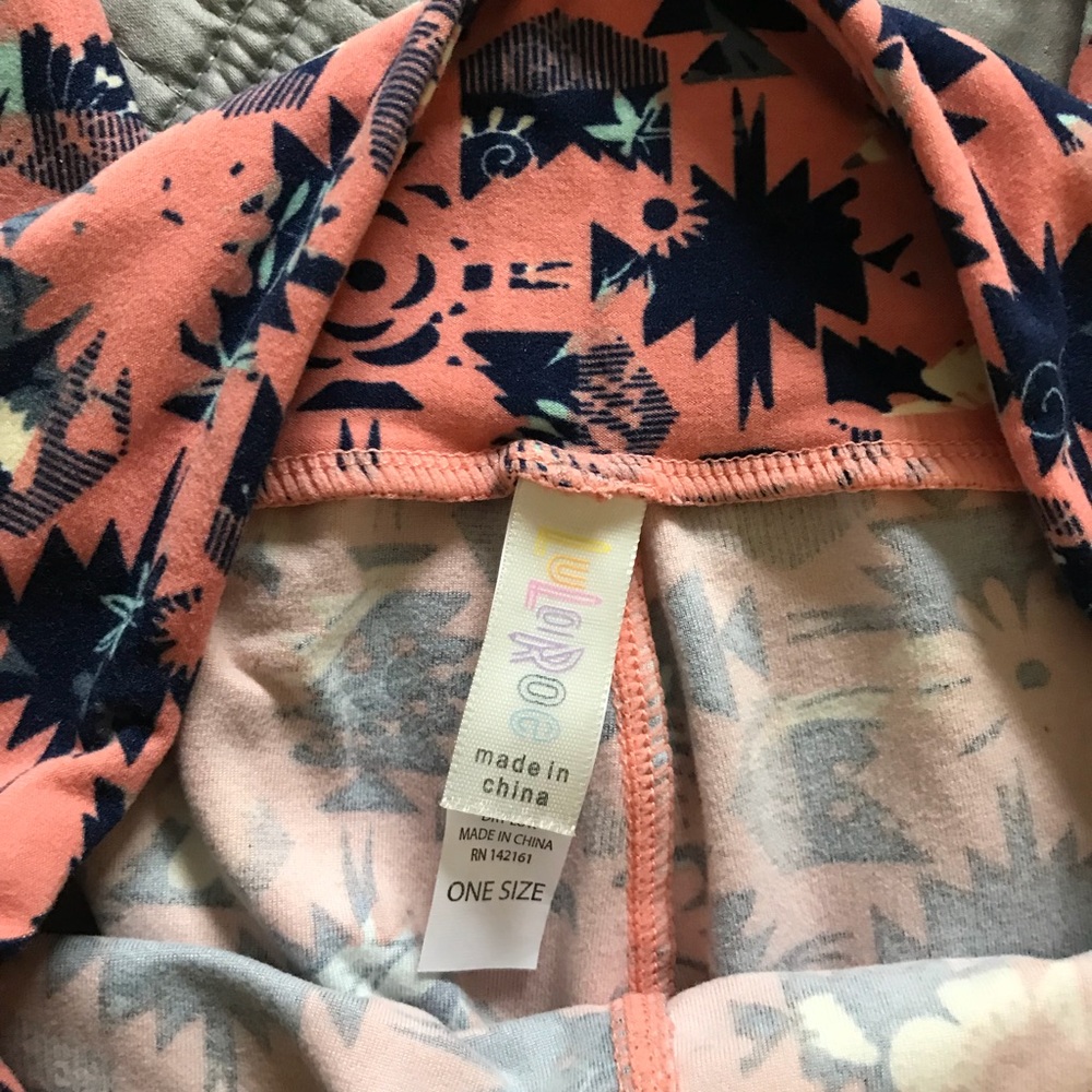 LuLaRoe Print Leggings One size fits all - Picture 3 of 4