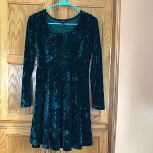 Forrest green long sleeve velvet dress