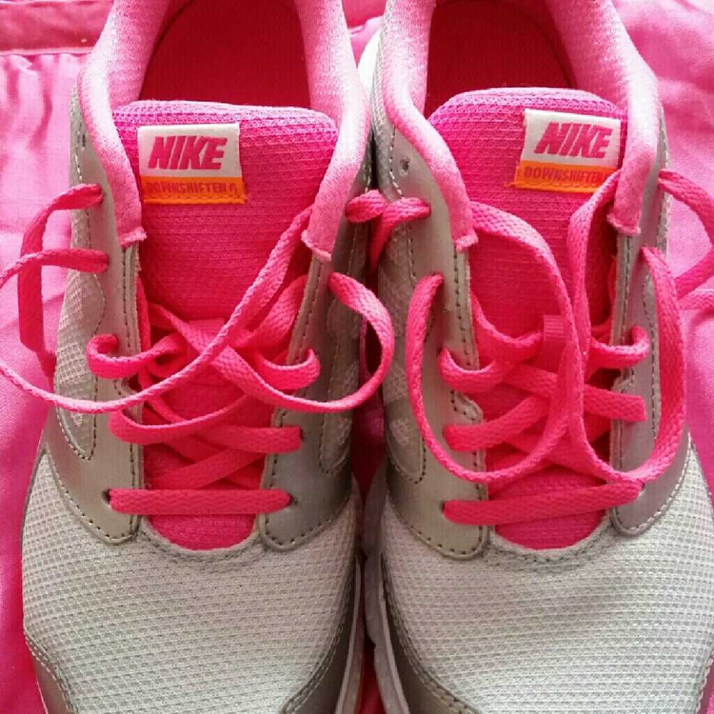 Nike sneakers size 7 new
