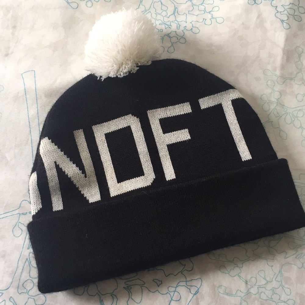 Undftd black and white beanie