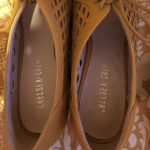 Chelsea Crew Mustard Heels - Picture 5 of 7