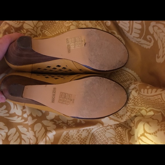 Chelsea Crew Mustard Heels - Picture 6 of 7