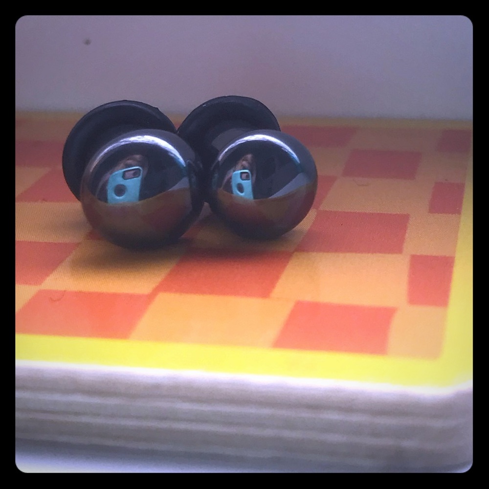 4g hematite plugs